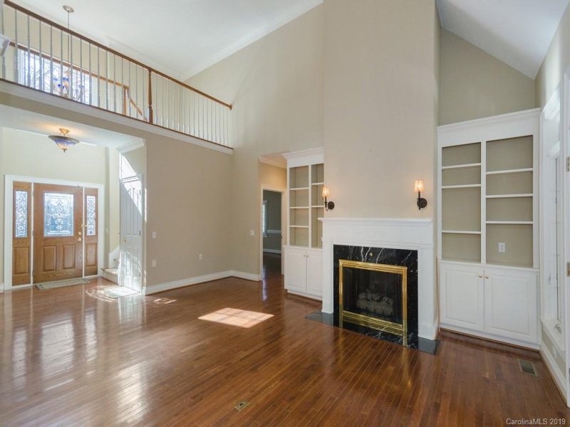 Property image 3 at 17 Tiverton Lane, Asheville, NC 28803