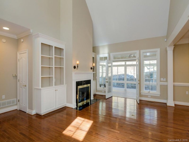 Property image 4 at 17 Tiverton Lane, Asheville, NC 28803