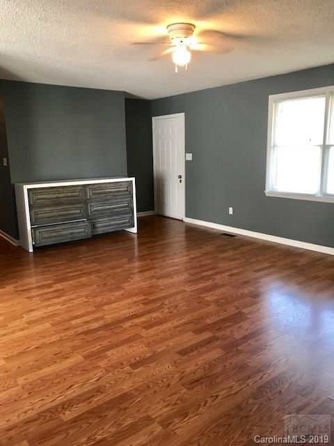 Property image 2 at 1654 Woodridge Cir, Hickory, NC 28602