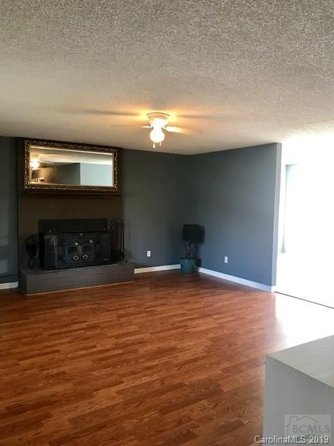 Property image 3 at 1654 Woodridge Cir, Hickory, NC 28602