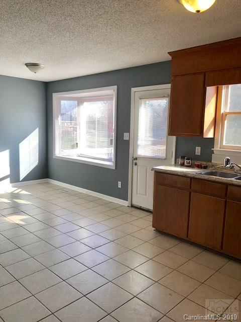 Property image 5 at 1654 Woodridge Cir, Hickory, NC 28602