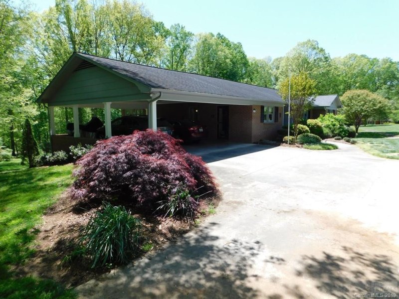 Property image 2 at 102 Crest Hill Drive, Morganton, NC 28655