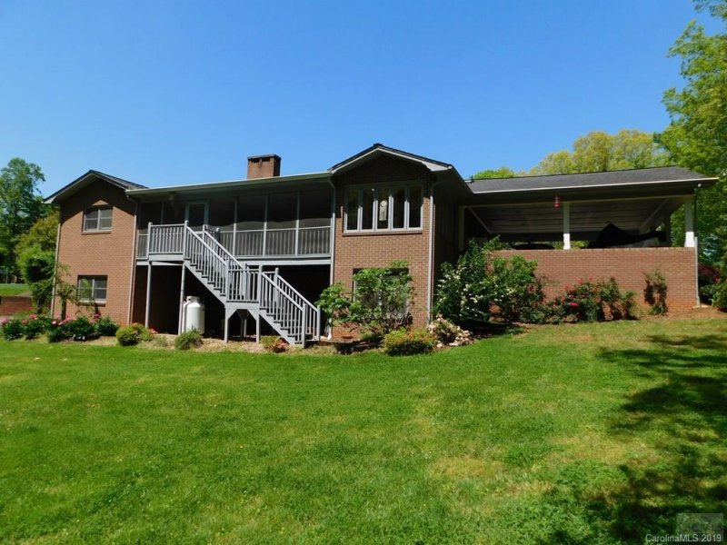 Property image 3 at 102 Crest Hill Drive, Morganton, NC 28655