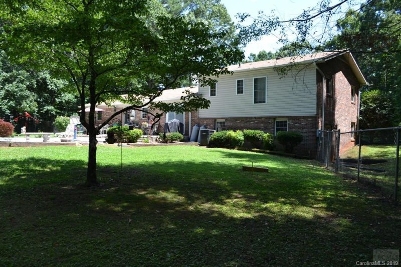 Property image 4 at 2800 Woodstream Drive, Valdese, NC 28690