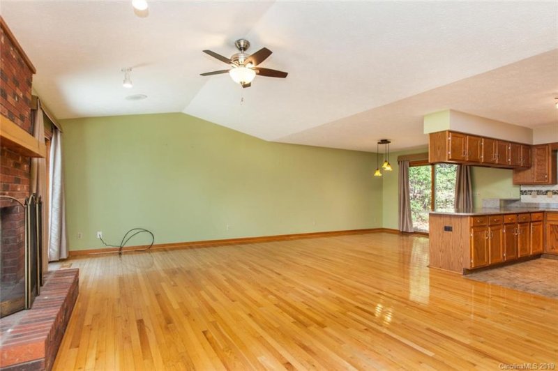 Property image 3 at 60 Tuckaway Drive, Asheville, NC 28803