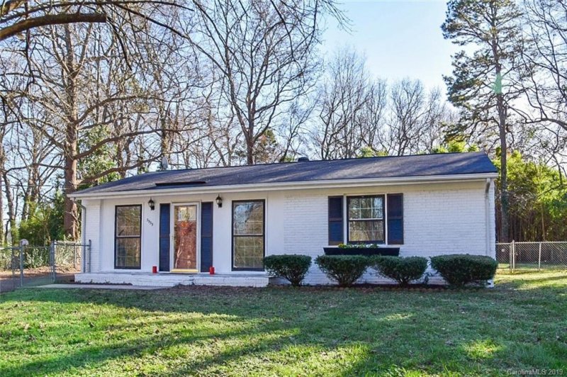 Property image 2 at 3939 Amerigo Street, Charlotte, NC 28208