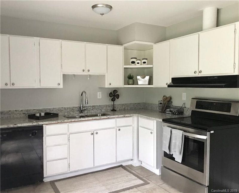 Property image 3 at 3939 Amerigo Street, Charlotte, NC 28208