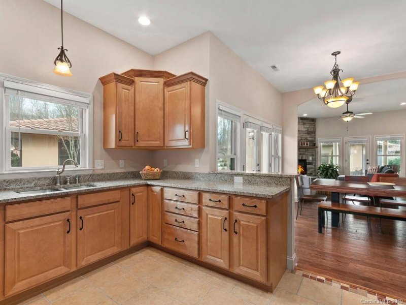 Property image 4 at 10 Pacifico Drive, Asheville, NC 28806