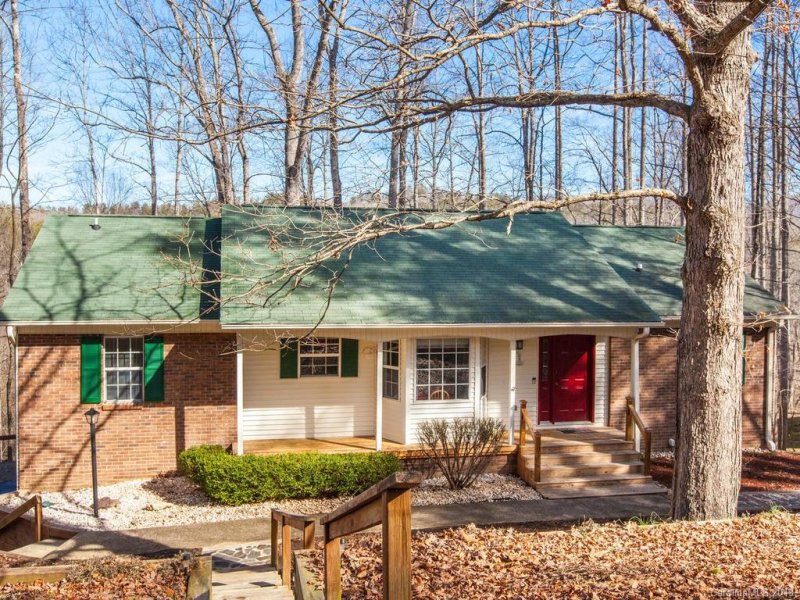 Property image 2 at 437 Hunters Glen Lane, Hendersonville, NC 28739