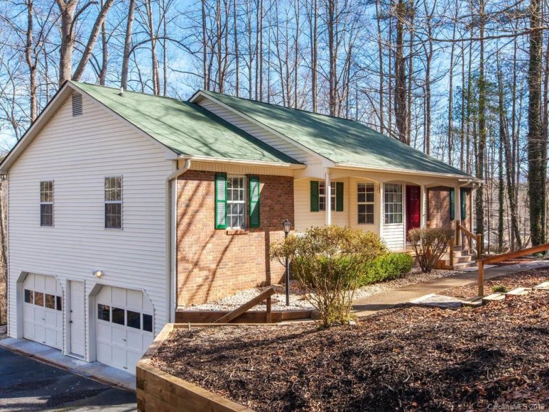 Property image 3 at 437 Hunters Glen Lane, Hendersonville, NC 28739