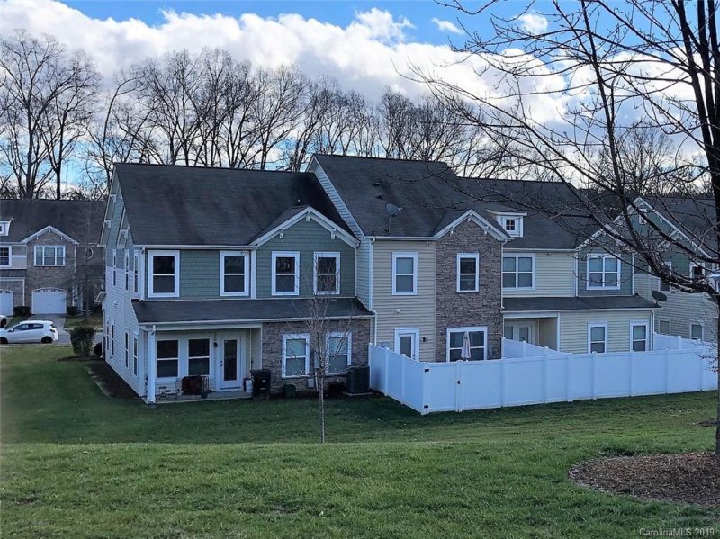 Property image 3 at 5644 Tipperlinn Way, Charlotte, NC 28278