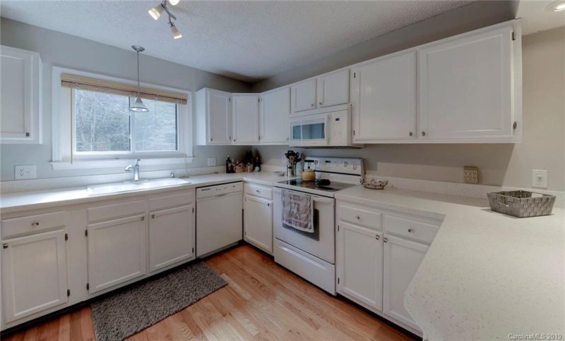 Property image 3 at 51 Lake Drive, Hendersonville, NC 28739