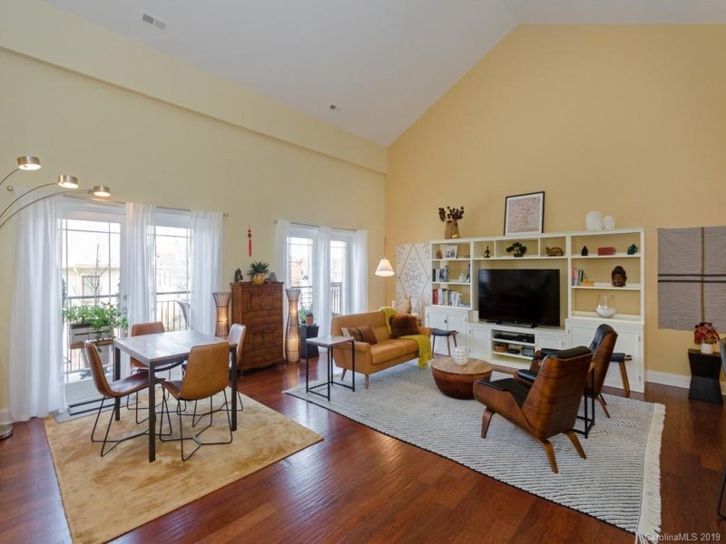 Property image 2 at 475 S Church Street, Hendersonville, NC 28792