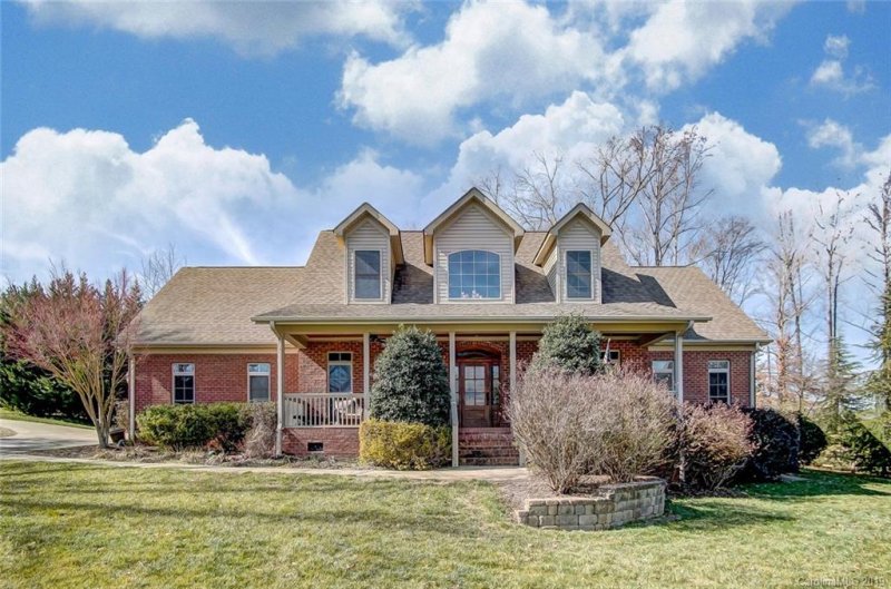 442 Crowders Bluff Court