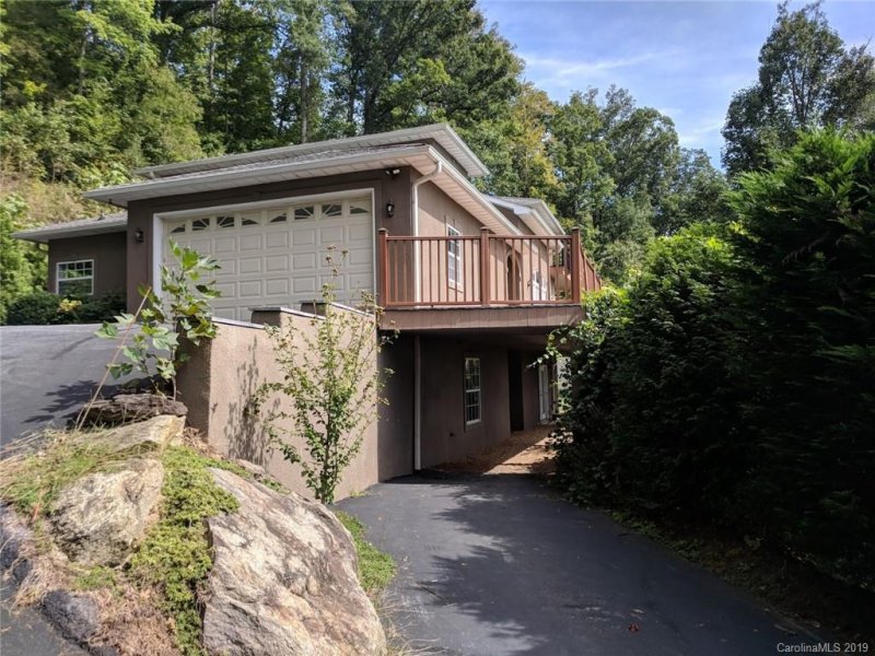 Property image 2 at 515 Red Fox Court, Hendersonville, NC 28792