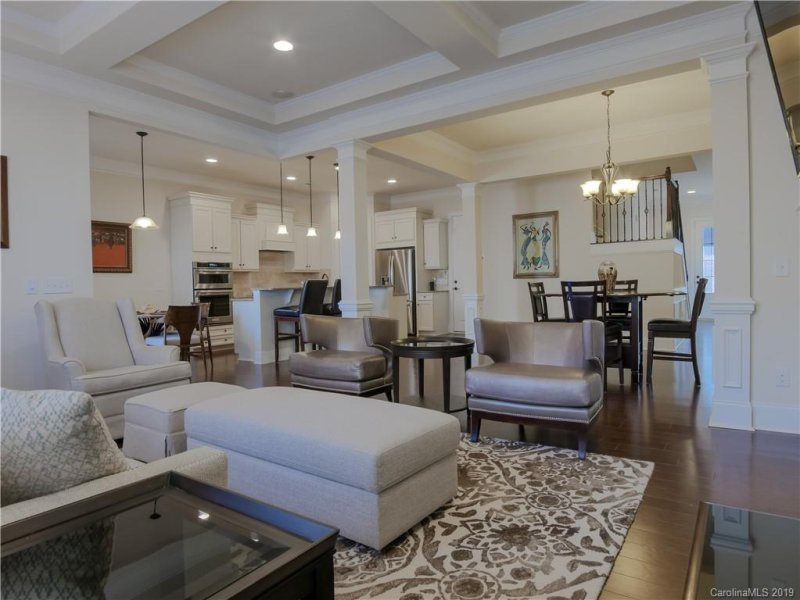 Property image 5 at 711 English Tudor Lane, Charlotte, NC 28211