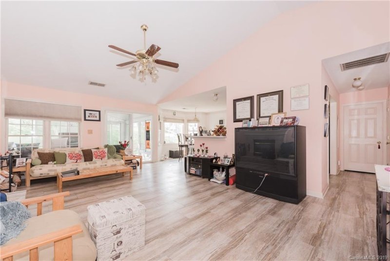 Property image 3 at 4319 Wynborough Lane, Charlotte, NC 28269