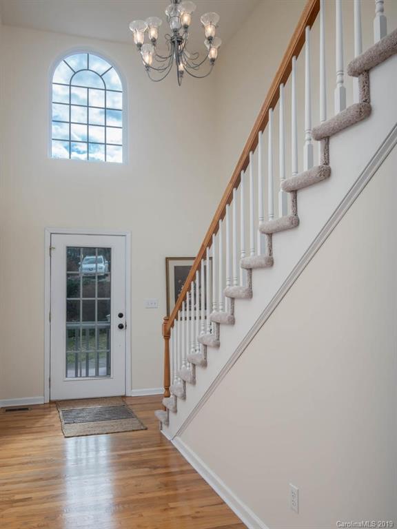 Property image 3 at 33 Old Applewood Lane, Hendersonville, NC 28739