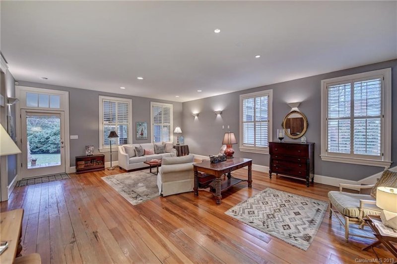 Property image 3 at 2101 Sharon Avenue, Charlotte, NC 28211