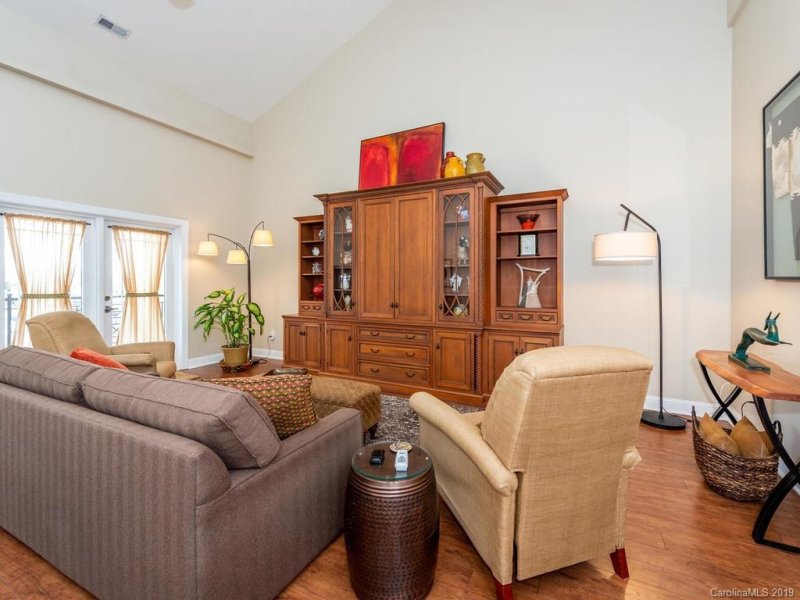 Property image 3 at 475 S Church Street, Hendersonville, NC 28792