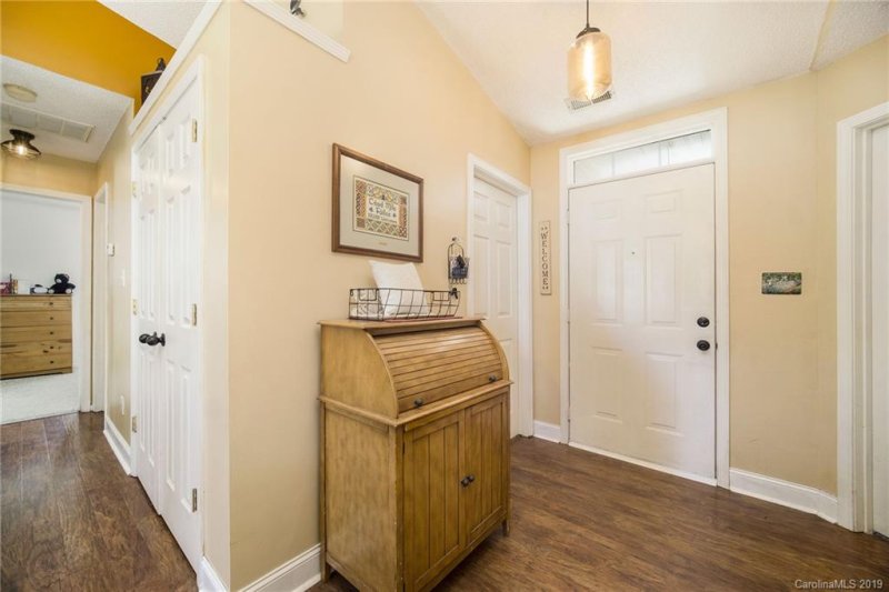 Property image 3 at 922 Morning Glory Drive, Charlotte, NC 28262