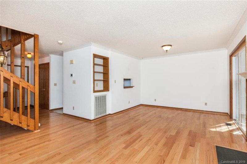 Property image 4 at 51 Hollybrook Drive, Asheville, NC 28803