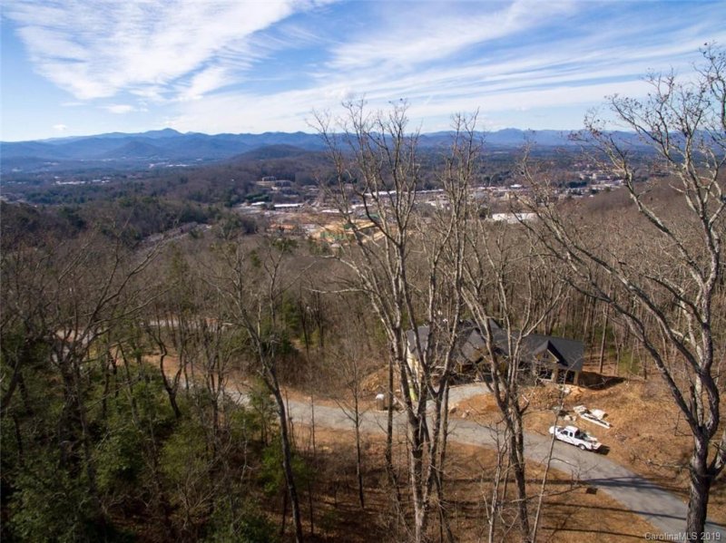 Property image 2 at 18 Giffords Lane, Asheville, NC 28803