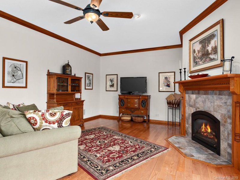 Property image 3 at 16 Hobe Crest, Hendersonville, NC 28792