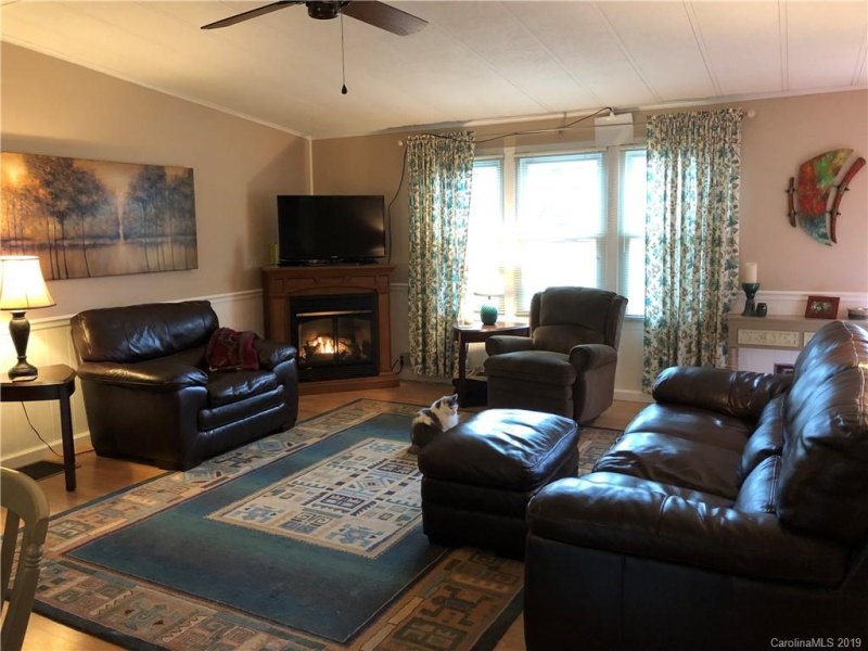 Property image 3 at 224 Cranbrook Circle, Hendersonville, NC 28792