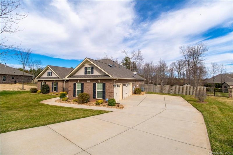 Property image 2 at 151 Mills Plantation Circle, Troutman, NC 28166