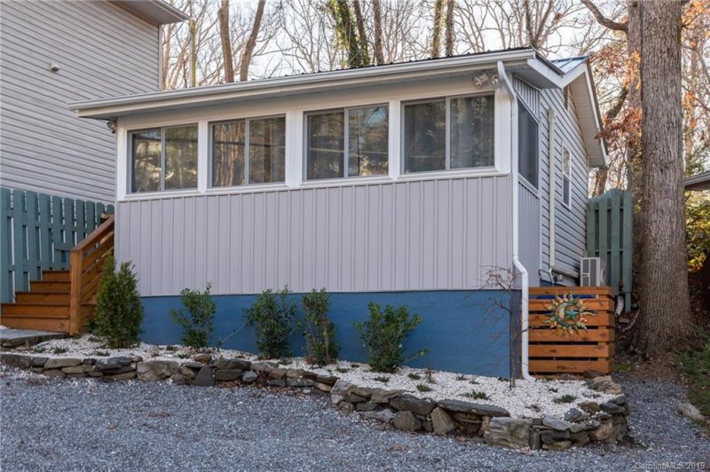 Property image 2 at 24 Rhododendron Drive, Asheville, NC 28805