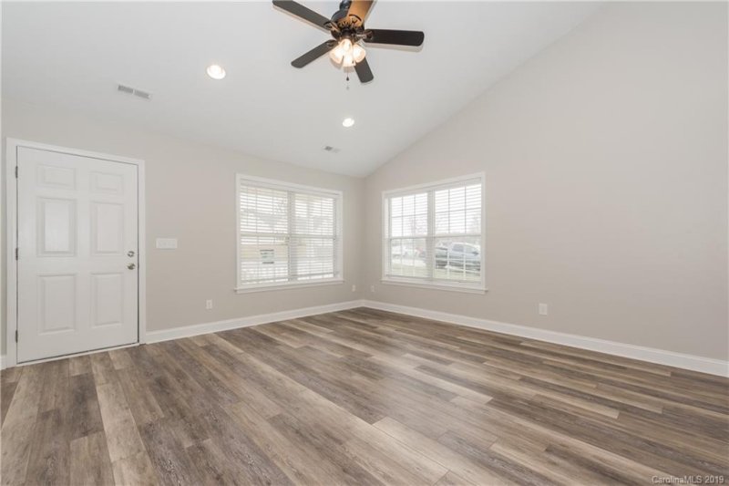 Property image 4 at 332 Lone Tree Lane, Clover, SC 29710
