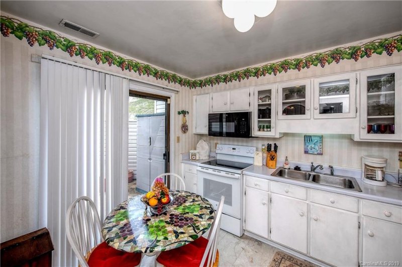 Property image 5 at 7836 Hummingbird Lane, Charlotte, NC 28212