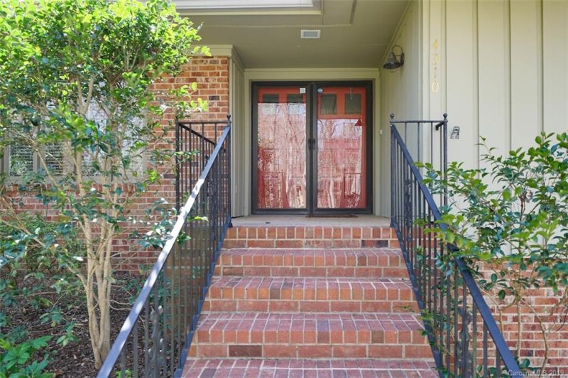 Property image 4 at 4310 Town And Country Drive, Charlotte, NC 28226