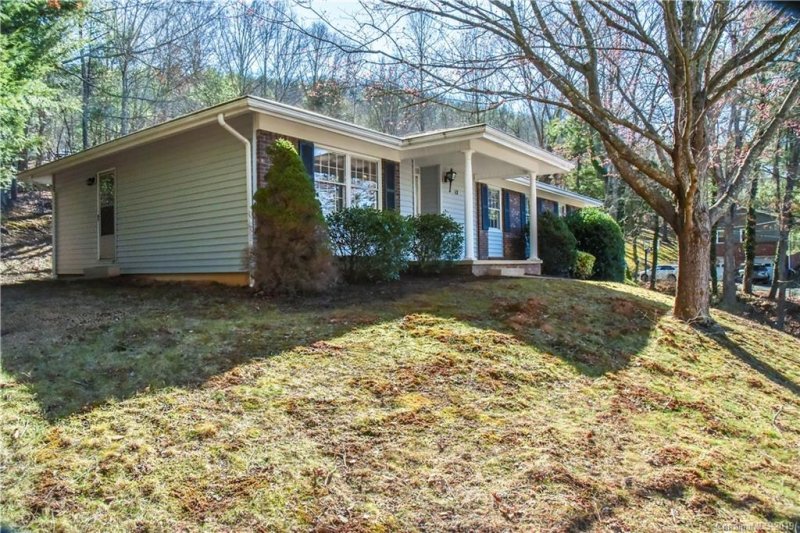 Property image 2 at 12 Chunns View Drive, Asheville, NC 28805