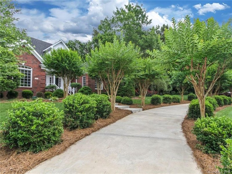 Property image 2 at 824 Savile Lane, Fort Mill, SC 29715