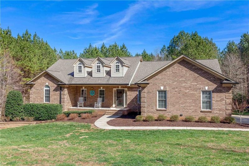 Property image 2 at 5112 Stockbridge Drive, Mount Holly, NC 28120