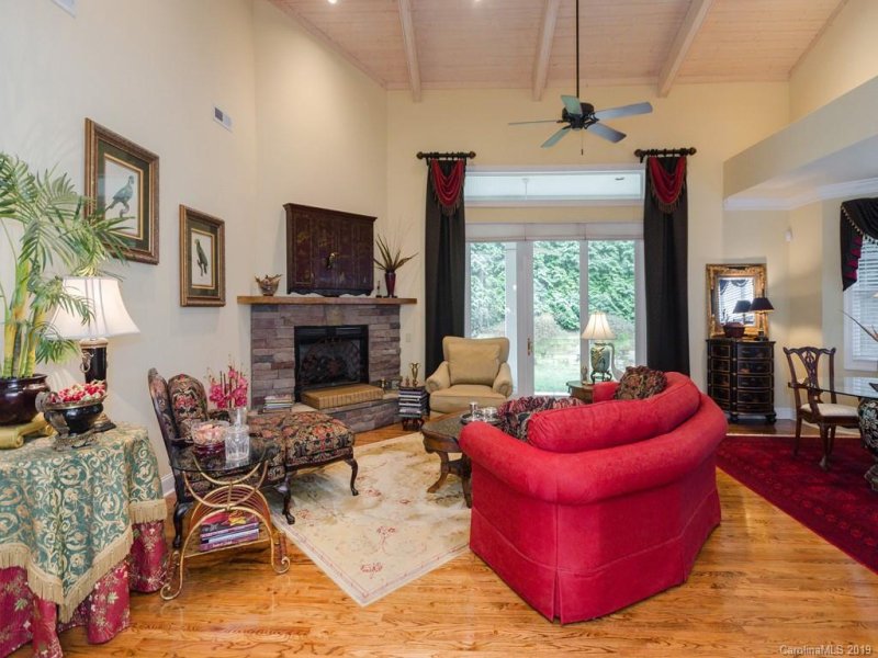 Property image 3 at 119 Towne Place Drive, Hendersonville, NC 28792