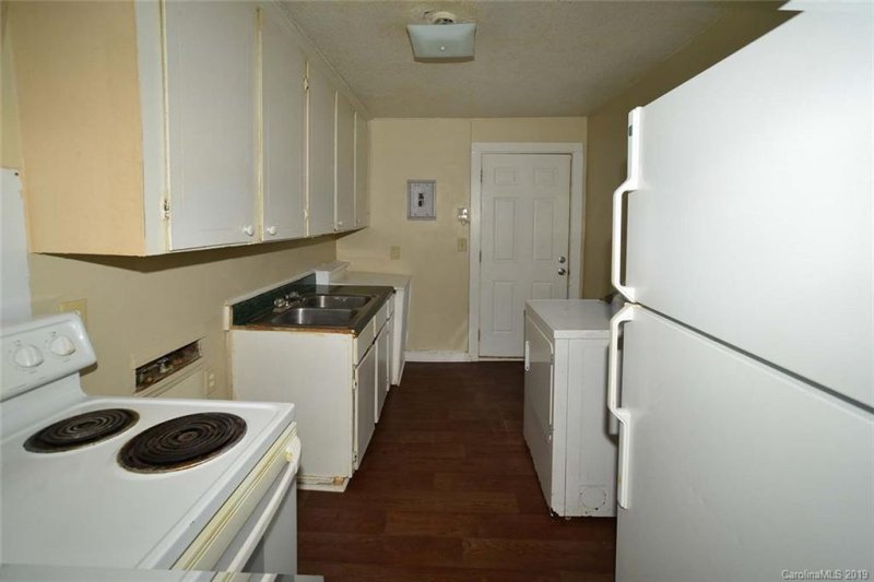 Property image 4 at 2852 Willow Street, Charlotte, NC 28208