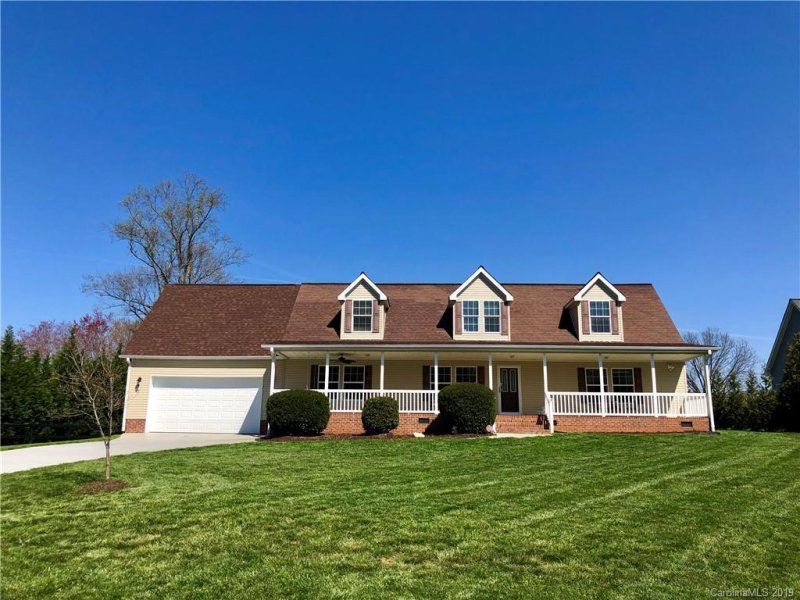 Property image 2 at 132 Top Flite Drive, Statesville, NC 28677