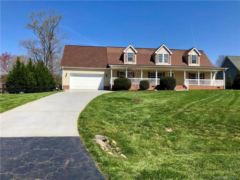 Property image 3 at 132 Top Flite Drive, Statesville, NC 28677