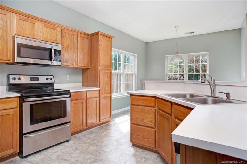 Property image 2 at 4721 Fox Thorne Drive, Charlotte, NC 28216