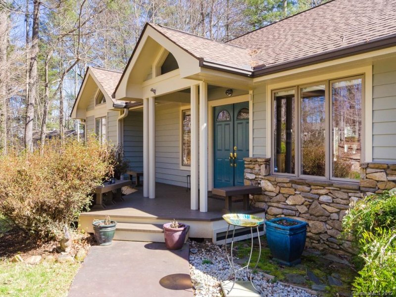 Property image 2 at 2009 Mountain Ash Circle, Hendersonville, NC 28739