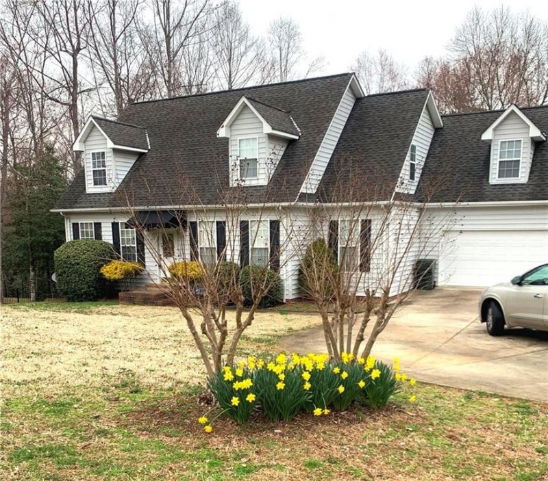 Property image 2 at 1033 38th Avenue, Hickory, NC 28601