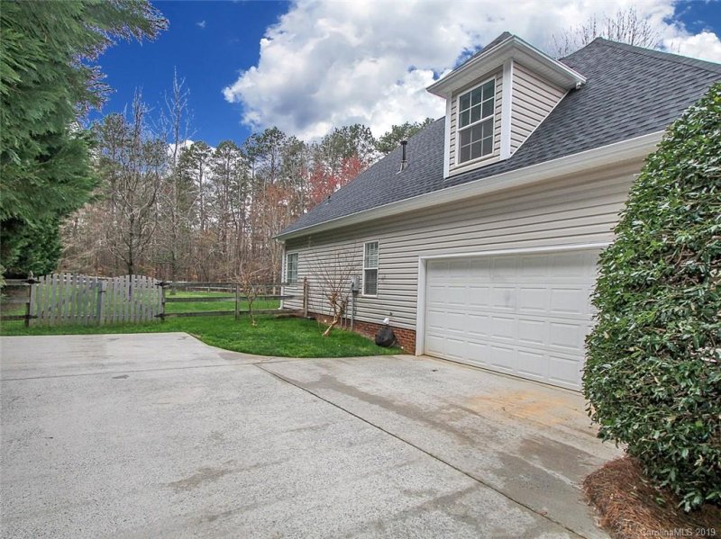 Property image 3 at 413 Hunters Point Drive, Indian Trail, NC 28079