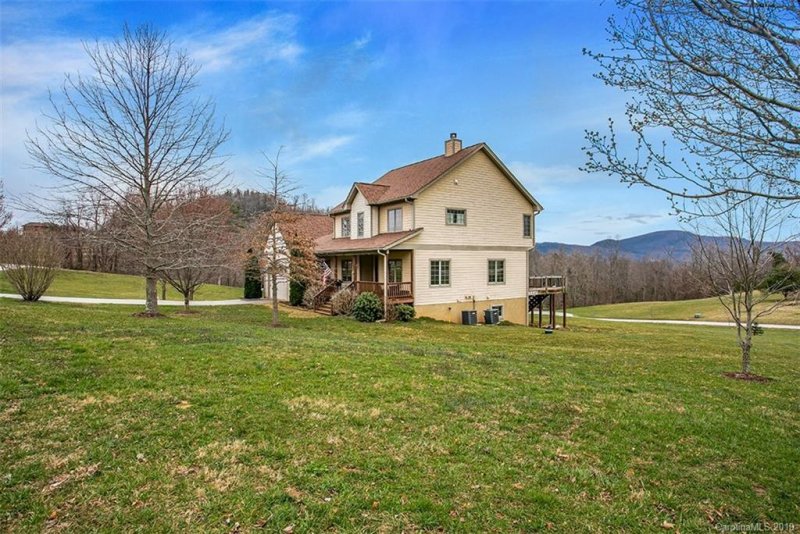 Property image 3 at 261 Grand Oaks Drive, Hendersonville, NC 28792