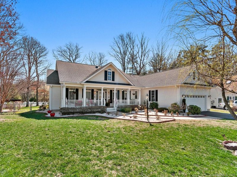 364 Classic Oaks Circle