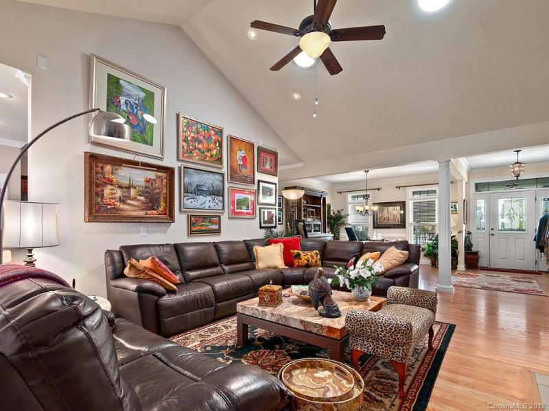 Property image 5 at 364 Classic Oaks Circle, Hendersonville, NC 28792