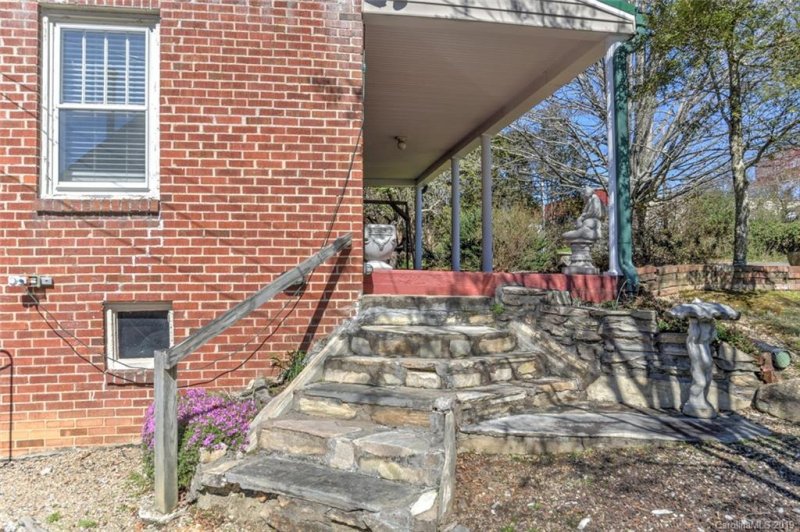 Property image 3 at 155 Arco Road, Asheville, NC 28805