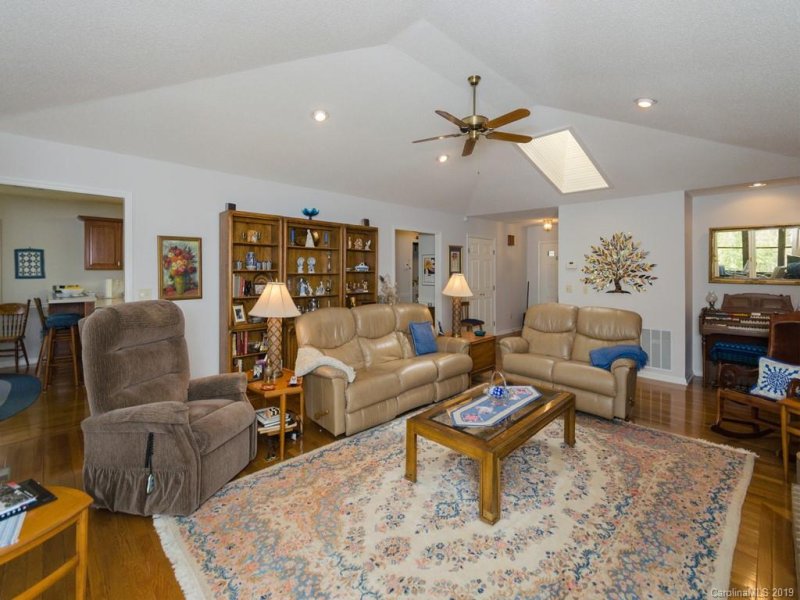 Property image 3 at 9 Claremont Drive, Flat Rock, NC 28731